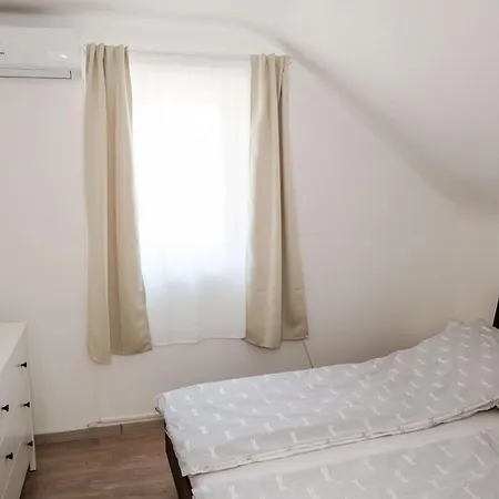 شقة Horgony Szallas *